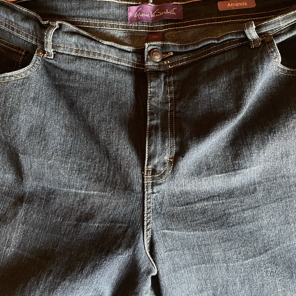 Gloria Vanderbilt blue jeans size 20W.